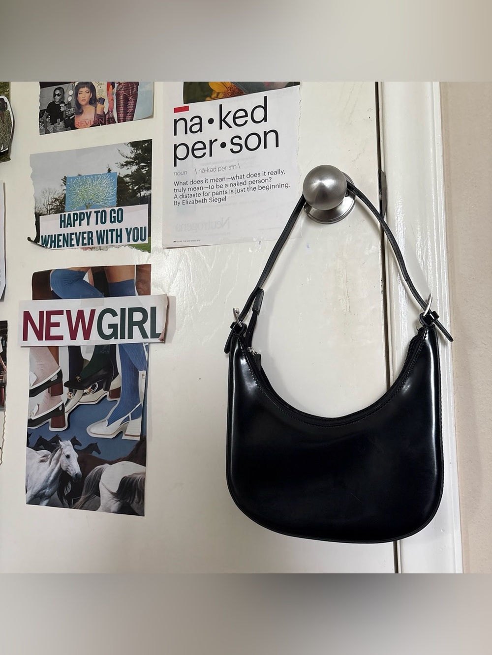 Classic Black Shoulder Bag - Sleek Minimal Design
